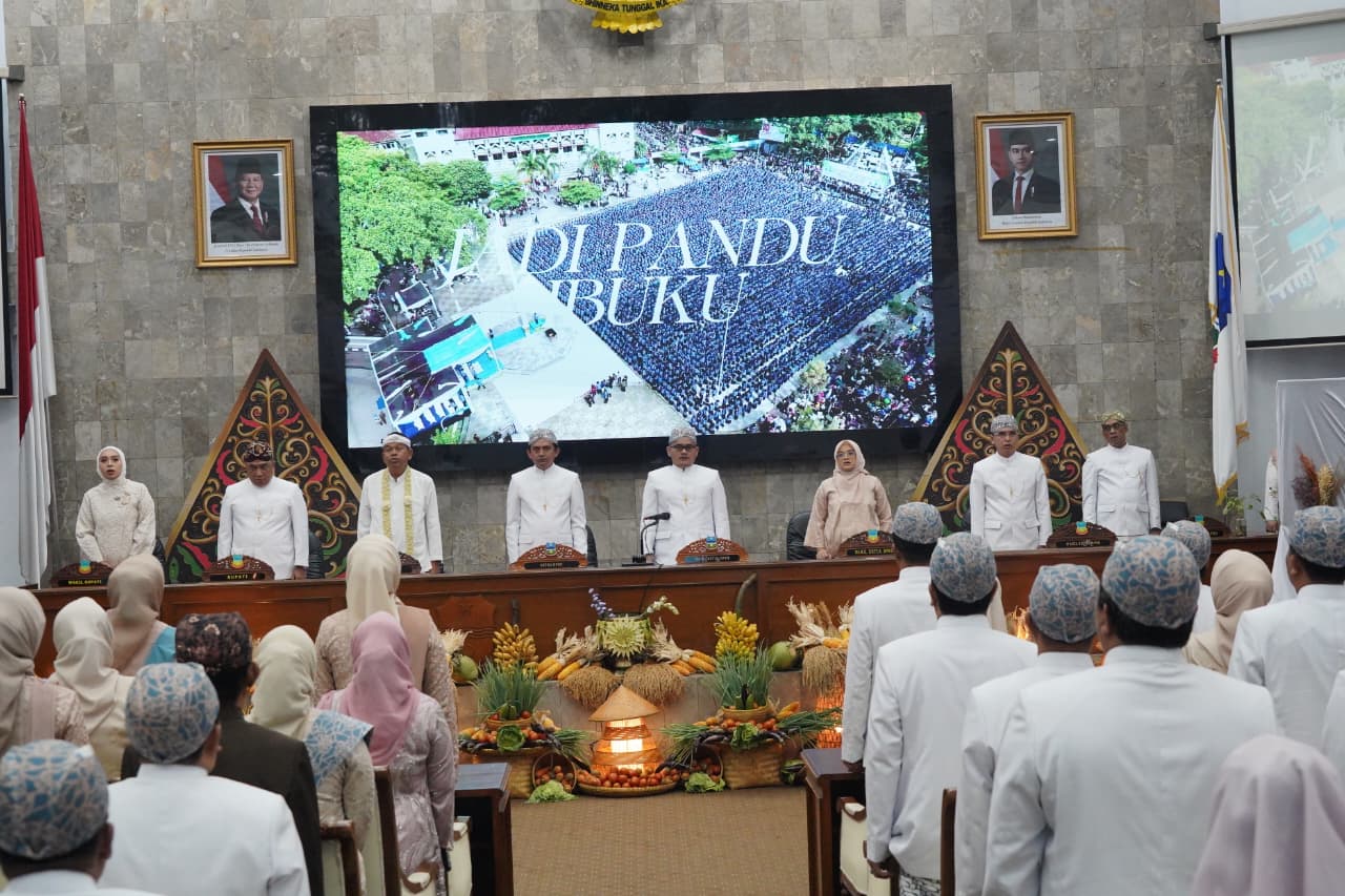 Semangat “Gumiwang, Tanjeur, Dangiang” Menggema dalam Paripurna HJG ke-213 di DPRD Garut img 20260220 wa0003