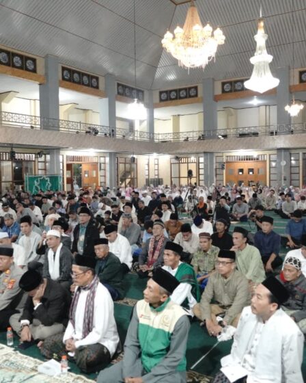 Peringatan Nuzulul Qur’an di Garut, Bupati Syakur Ajak Umat Amalkan Nilai Kejujuran hingga Kepedulian Sosial img 20260308 wa0002