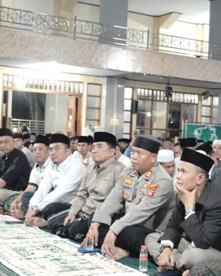 Safari Ramadan di Cikajang, Bupati Garut Ajak Jemaah Tingkatkan Ibadah di Paruh Kedua Ramadan img 20260308 wa0003