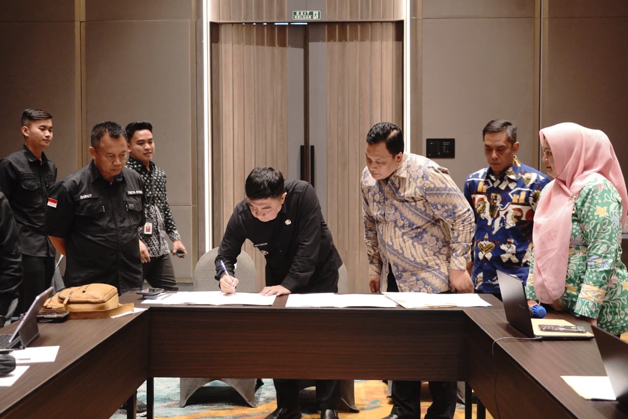 Bupati Tekankan Transparansi dan Kepatuhan Regulasi THR pada RPKM Perumda Air Minum Tirta Intan img 20260315 wa0007